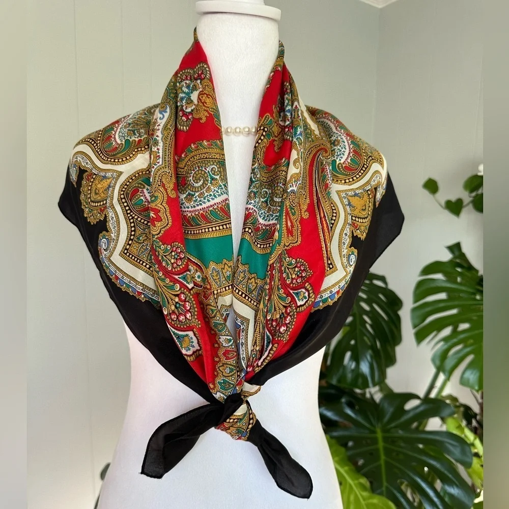 💝CLUB 7 E C H O 100% Silk 35X34 inches scarf excellent condition.